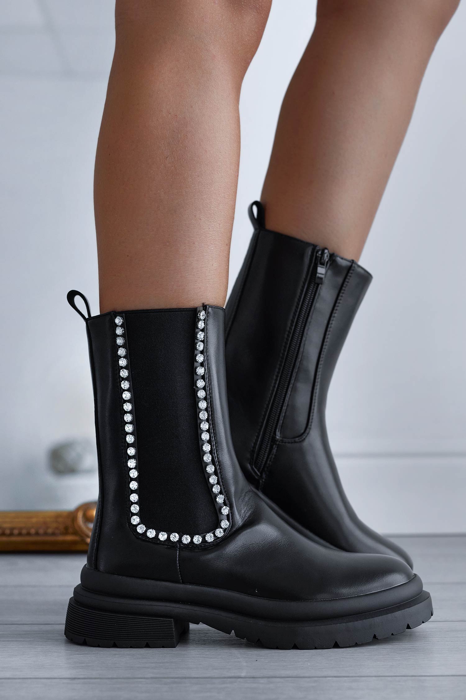 GIRONA - Bottines noires avec élastique et bordure strass