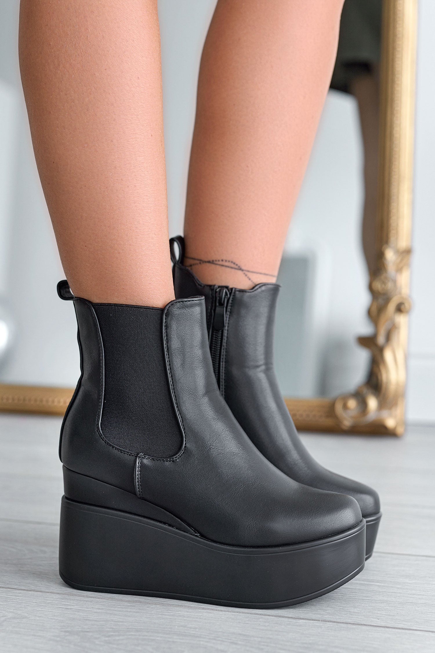 Bottines noires Alexoo avec semelle compensée et élastique latéral