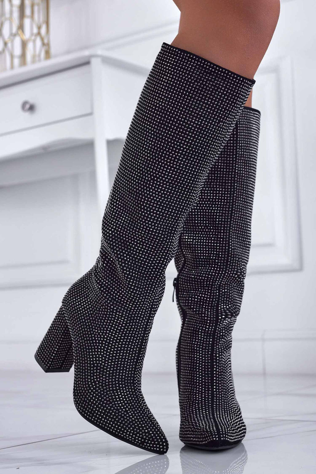 Bottes argentées ornées de strass avec talon confortable