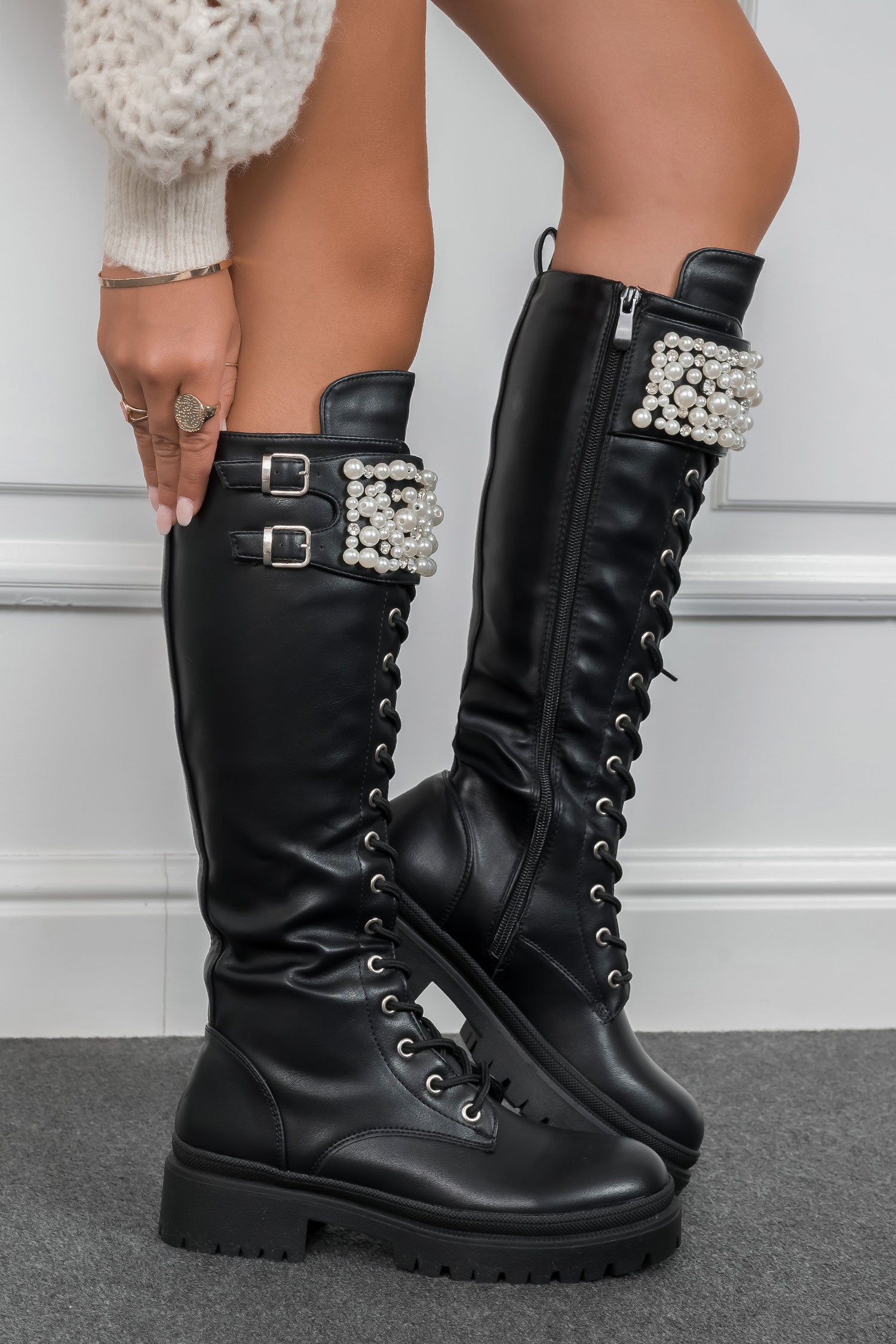Bottes noires style militaire avec perles et strass