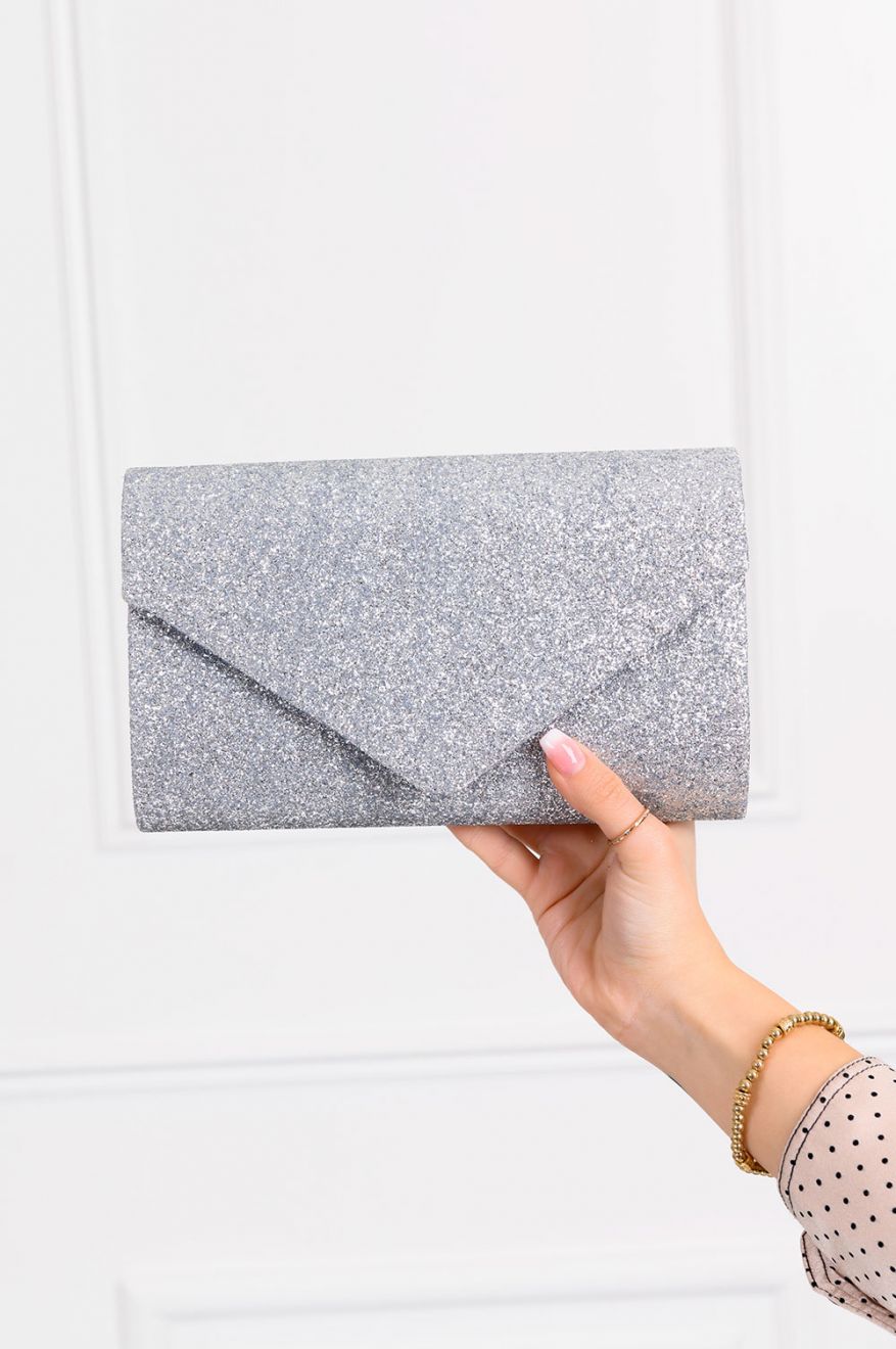 Pochette argentée avec paillettes B203