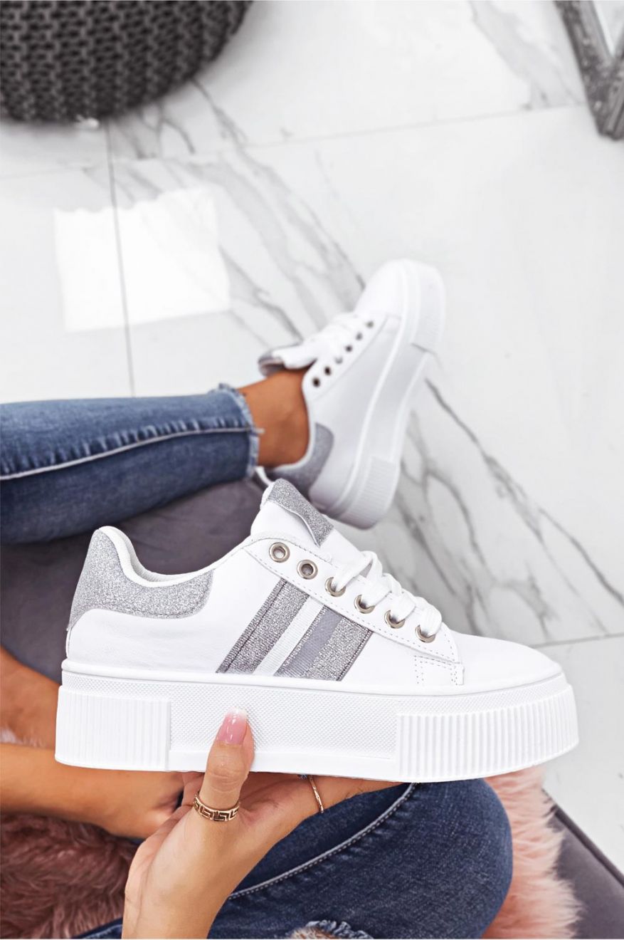 Sneakers bianche con lacci e inserti glitter argento