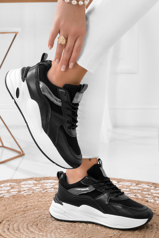 Sneakers nere con inserti laminati argento e lacci