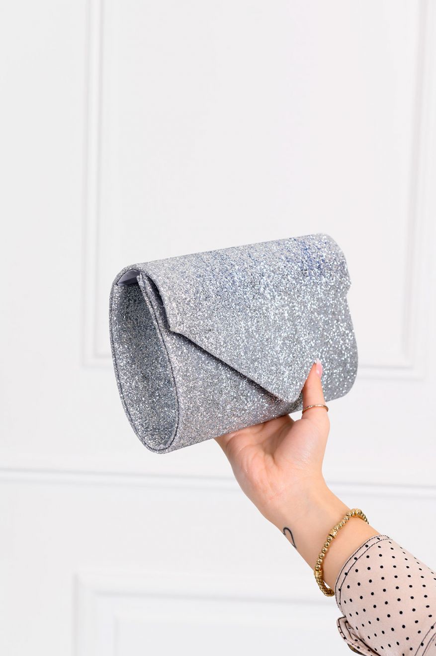 Pochette argentée avec paillettes B203