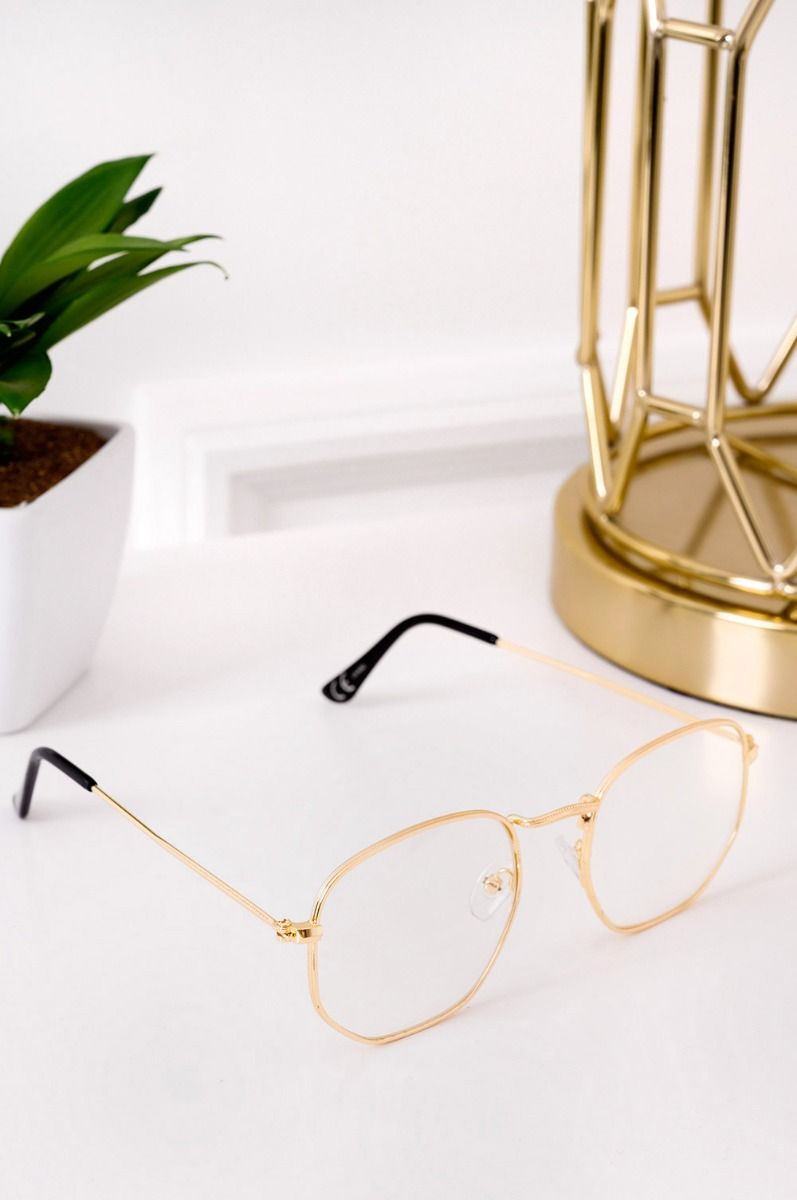 Lunettes avec verres transparents et monture dorée