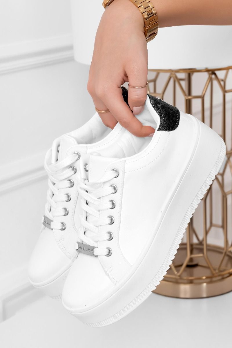 CARRY - Zapatillas blancas con acabados plateados y talón de glitter negro