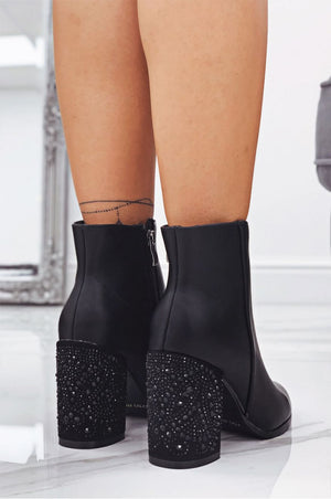 Black ankle boots with comfortable jewel heel