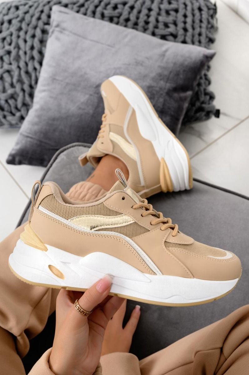 Sneakers beige con inserti laminati oro e lacci