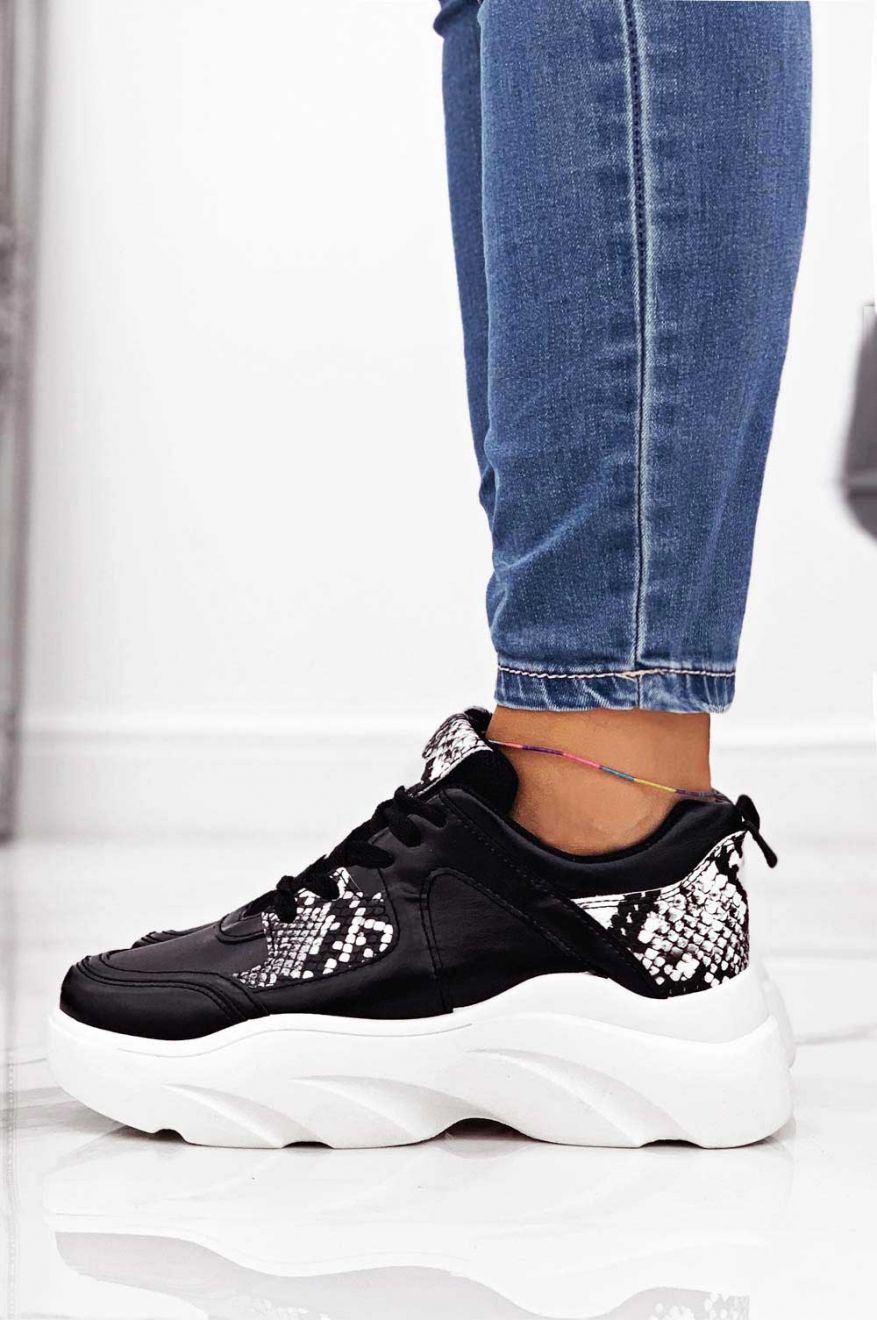 Sneakers nere con inserti pitonati e lacci