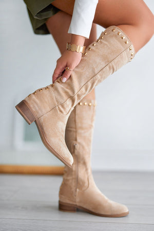 BEATRIX - Alexoo beige boots with internal wedge and studs on the back