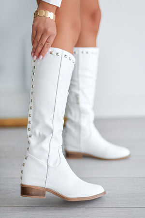 Alexoo white boots with internal wedge and studs on the back