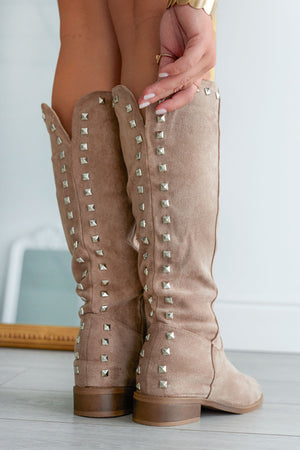BEATRIX - Alexoo taupe boots with internal wedge and studs on the back
