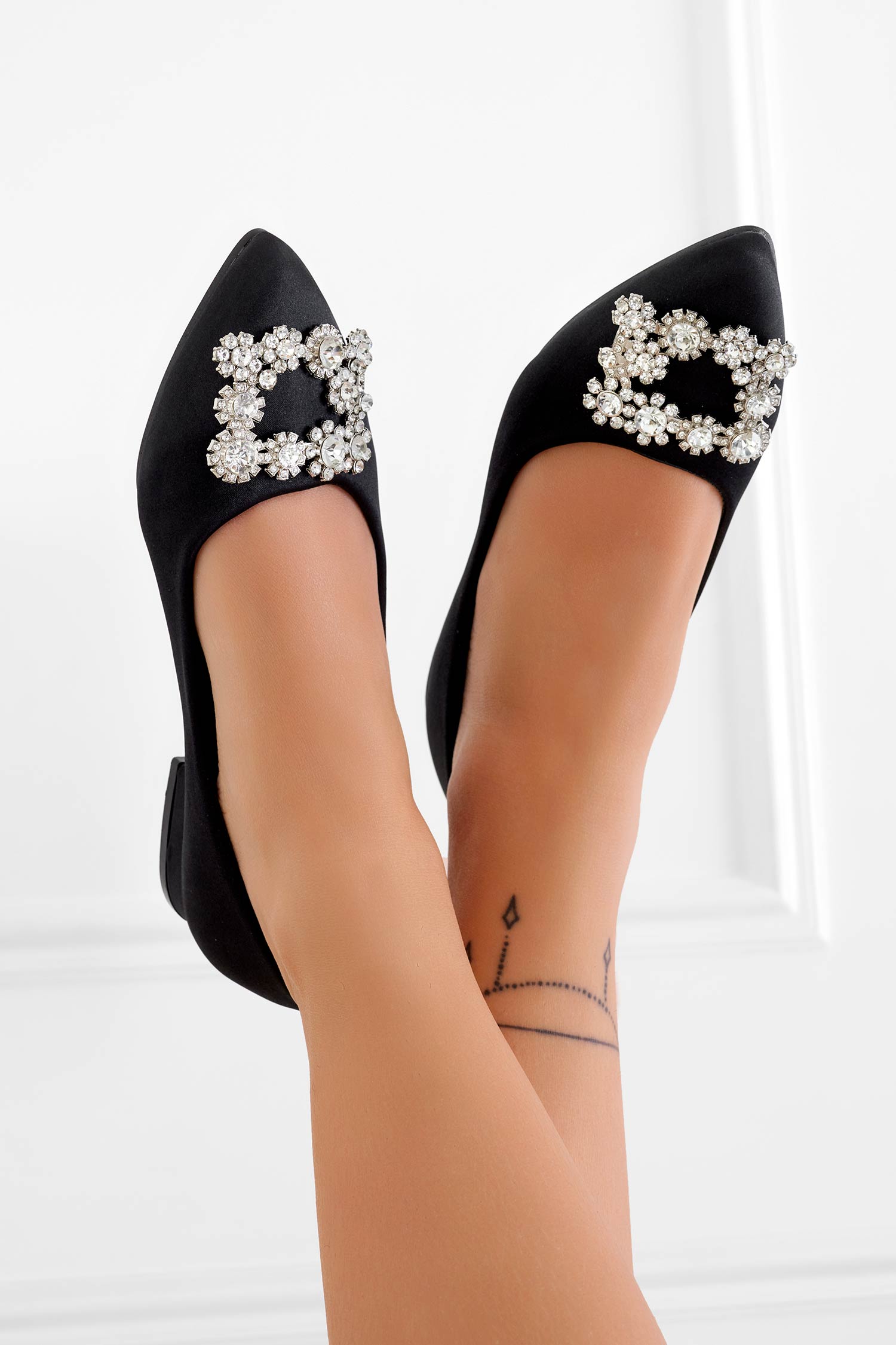 Ballerine nere in raso con gioiello