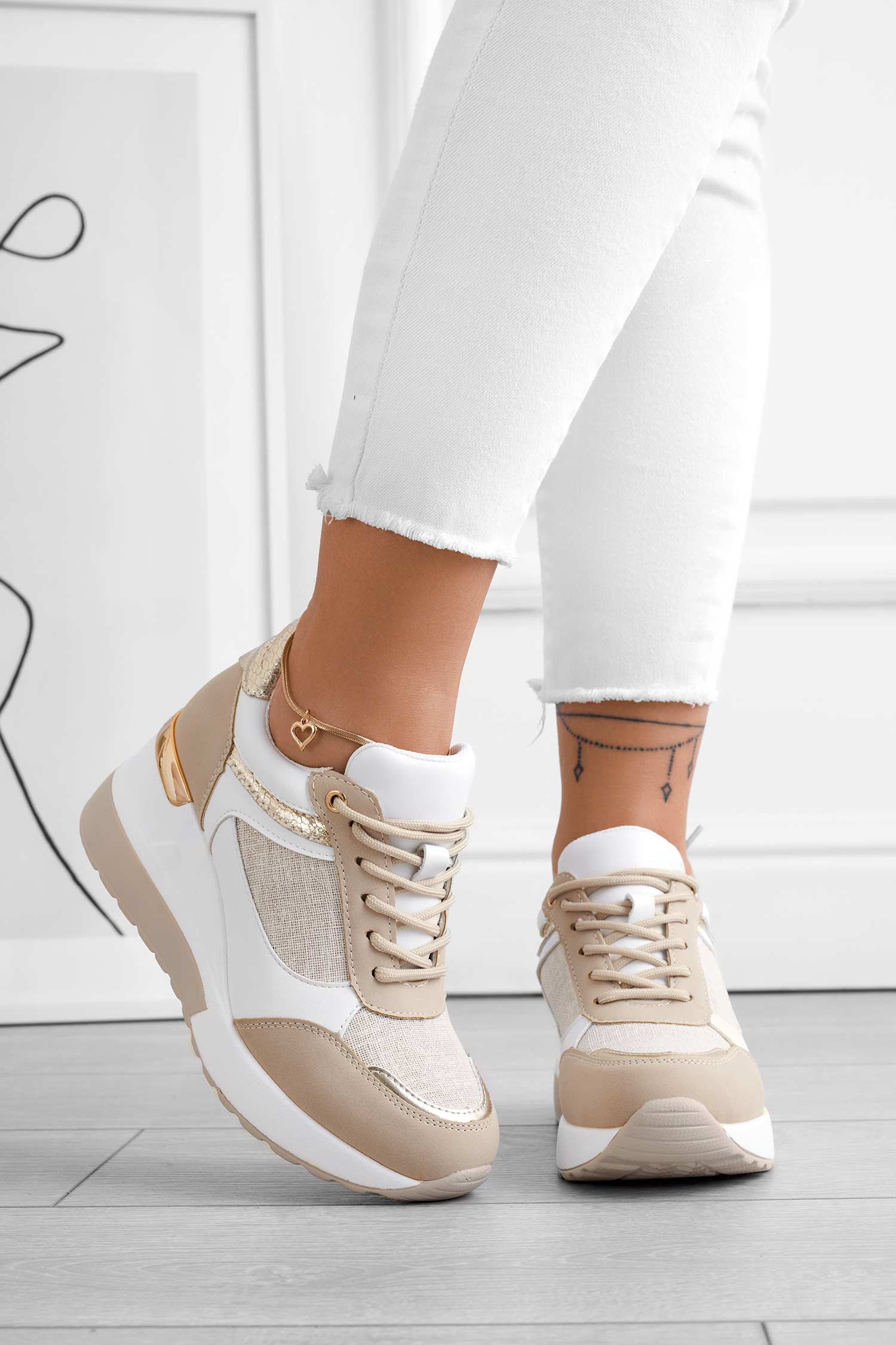 Sneakers fango con inserti in tessuto glitter oro