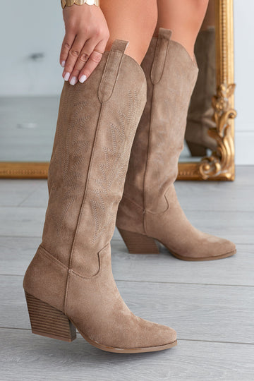 Suede mud boots with embroidery