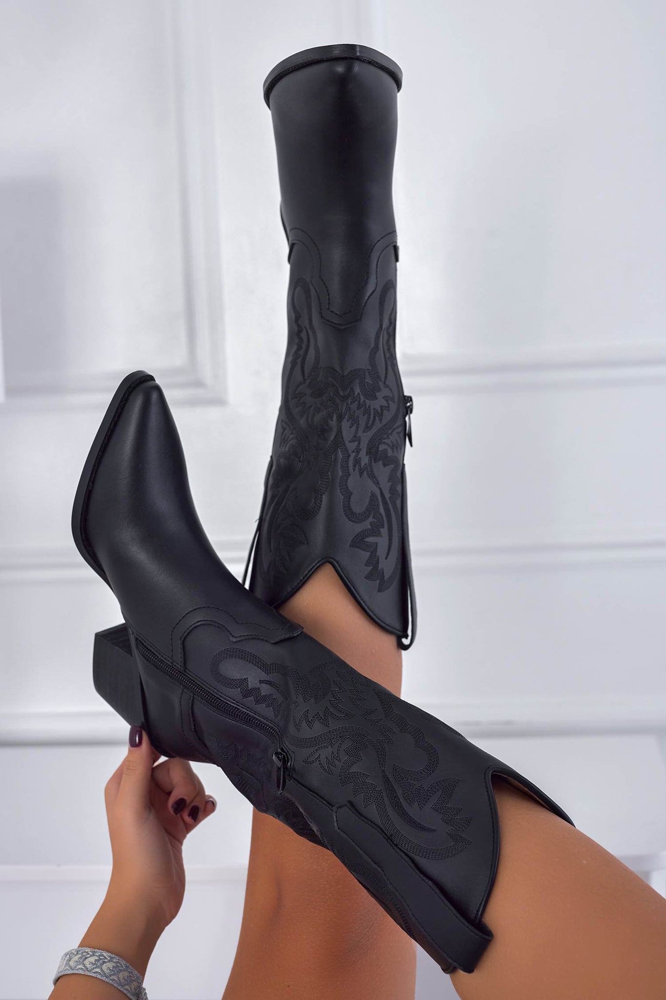 PAMPLONA - Black cowboy boots with embroidery
