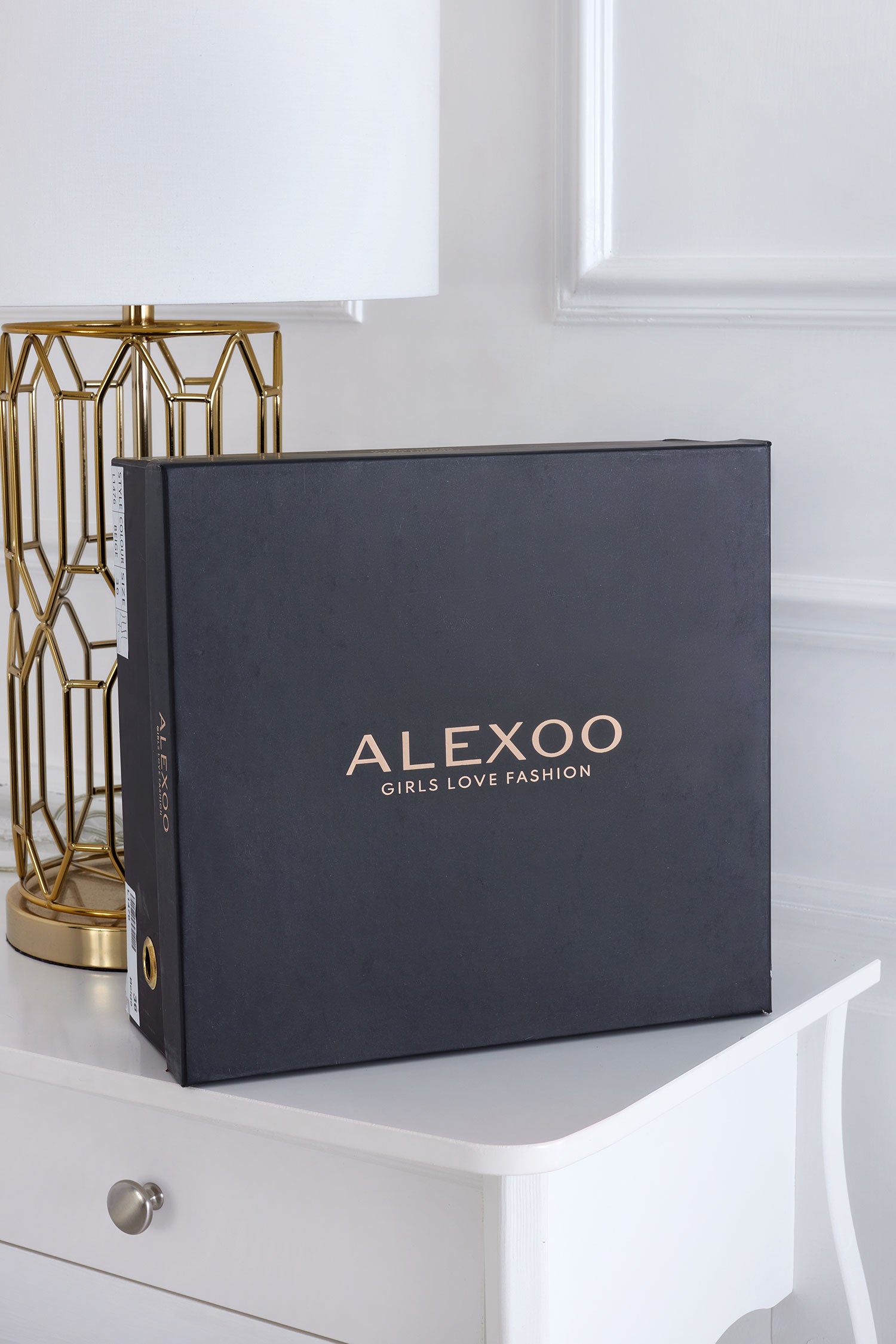 ALESSANDRA - Stivali beige Alexoo alla coscia con catena in strass